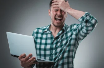 illustrazione di internet lento per l'articolo sul comparatore